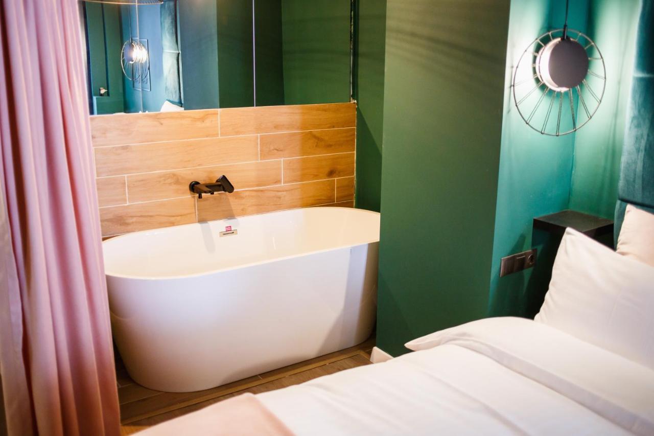 Green Velvet City Retreat Oradea Eksteriør billede
